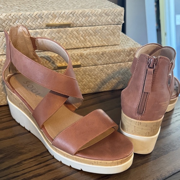 Naturalizer Soul Tan Sandals - Picture 2 of 4